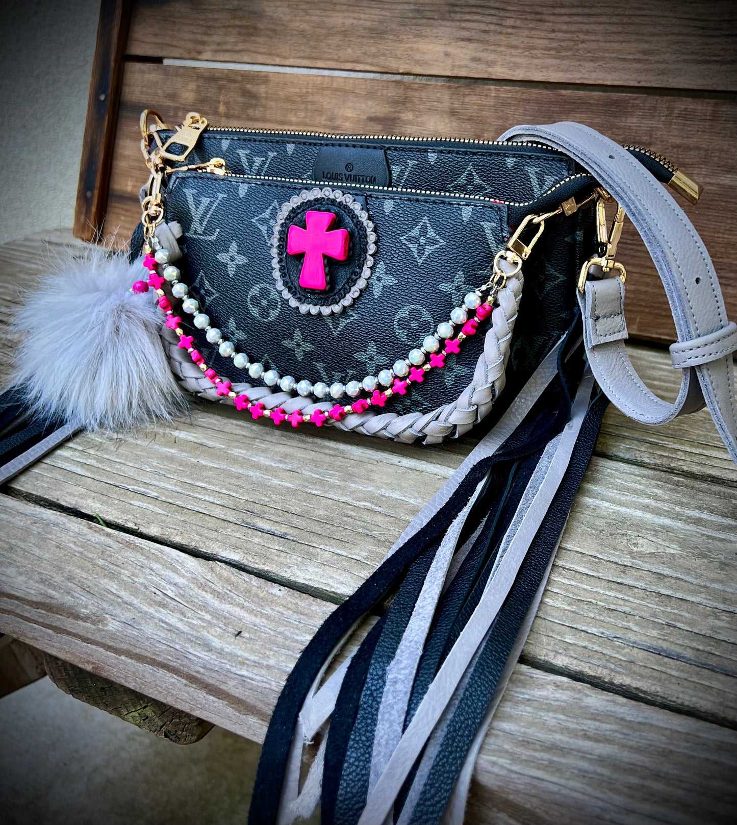 Black Multi Pochet