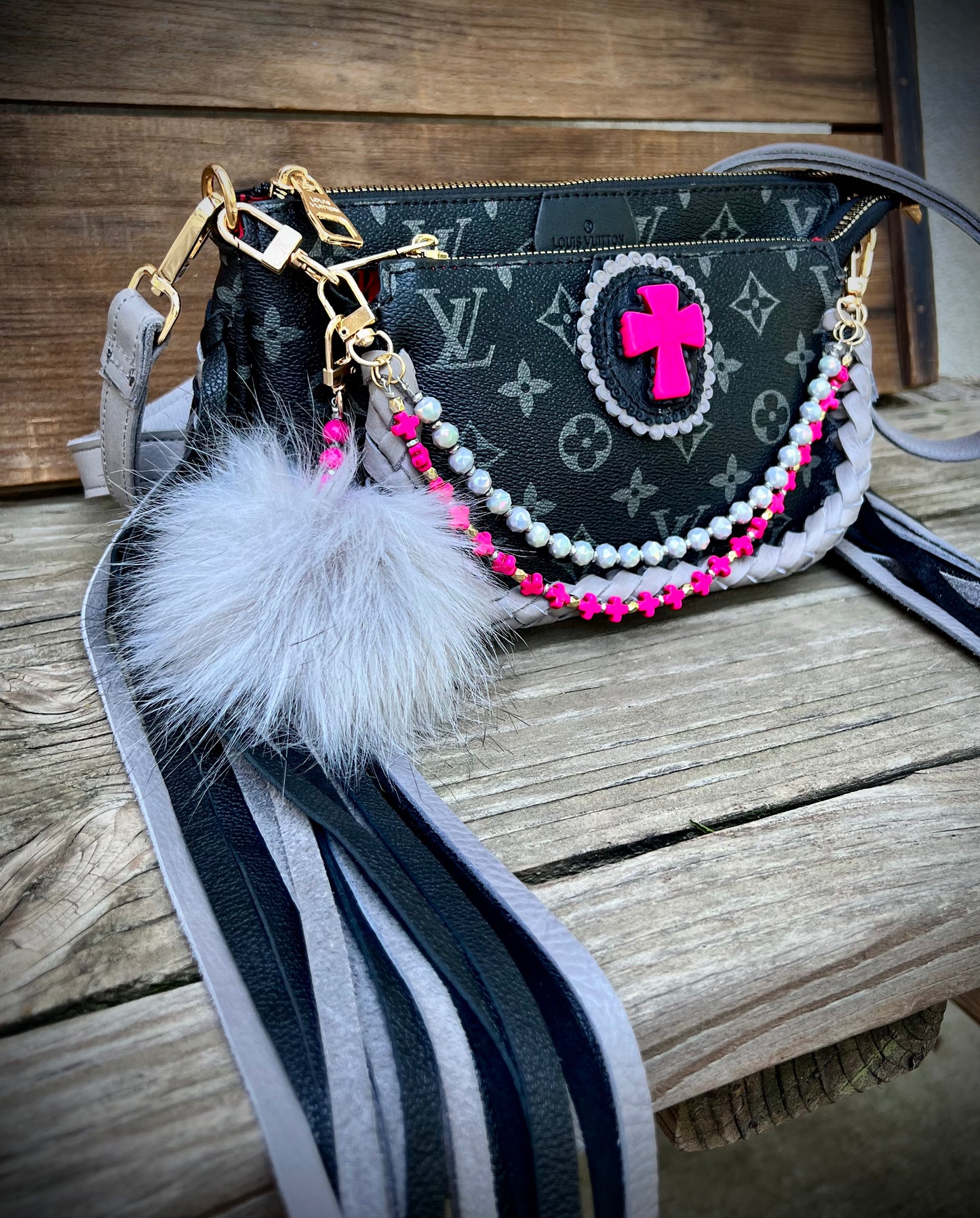Black Multi Pochet