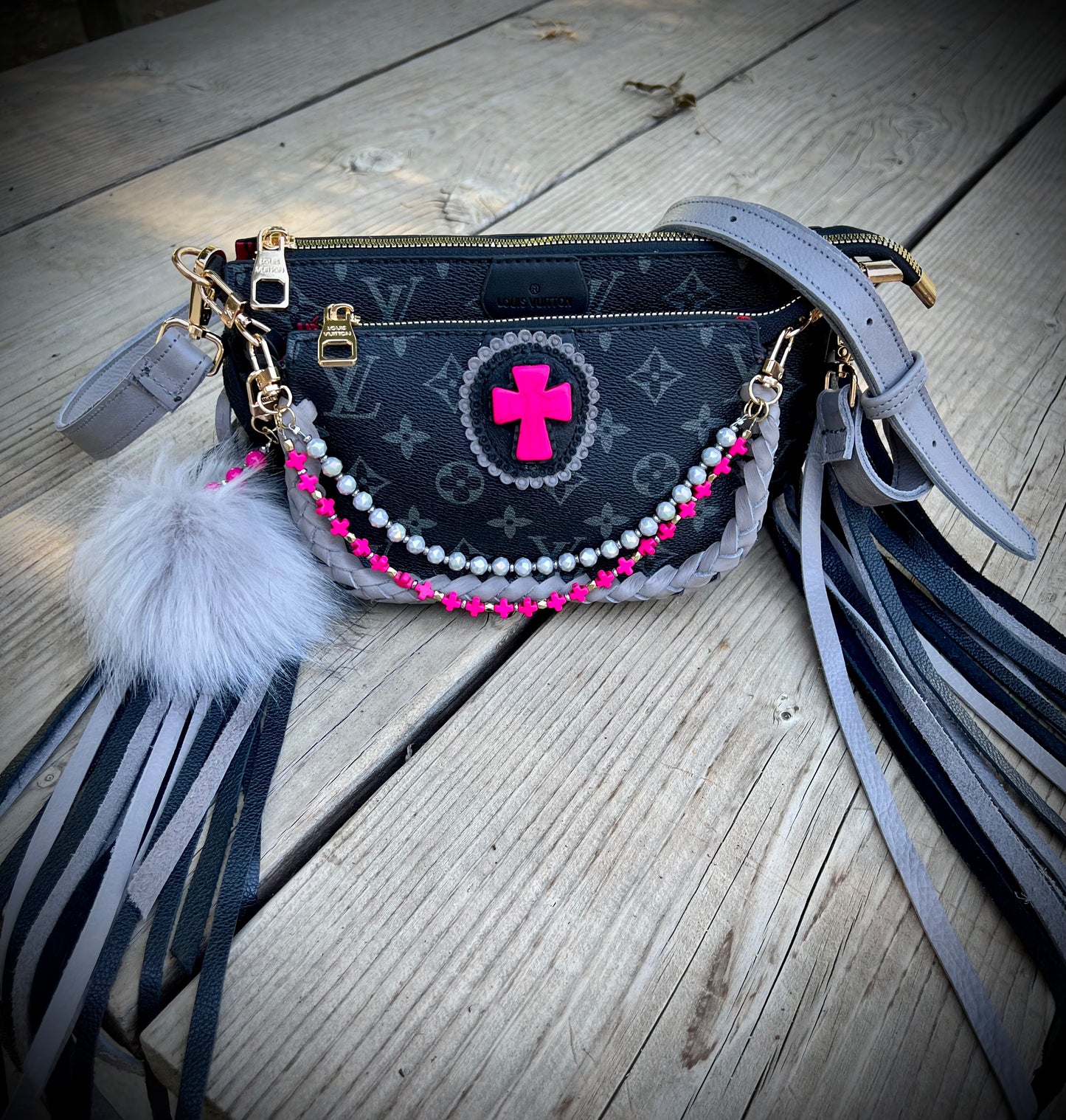 Black Multi Pochet