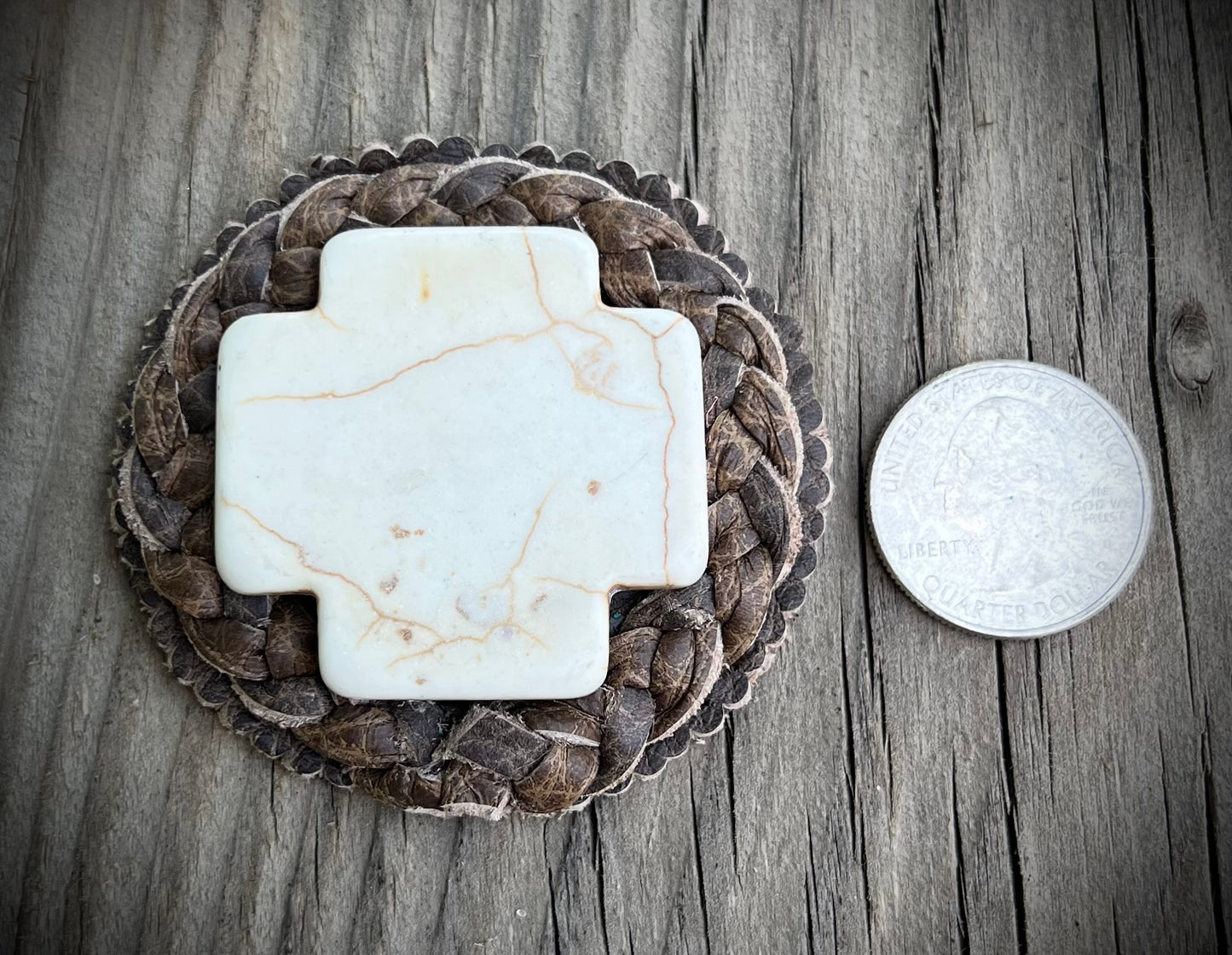 Cross cabochon in taupe