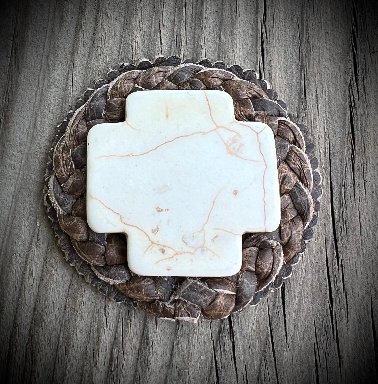 Cross cabochon in taupe