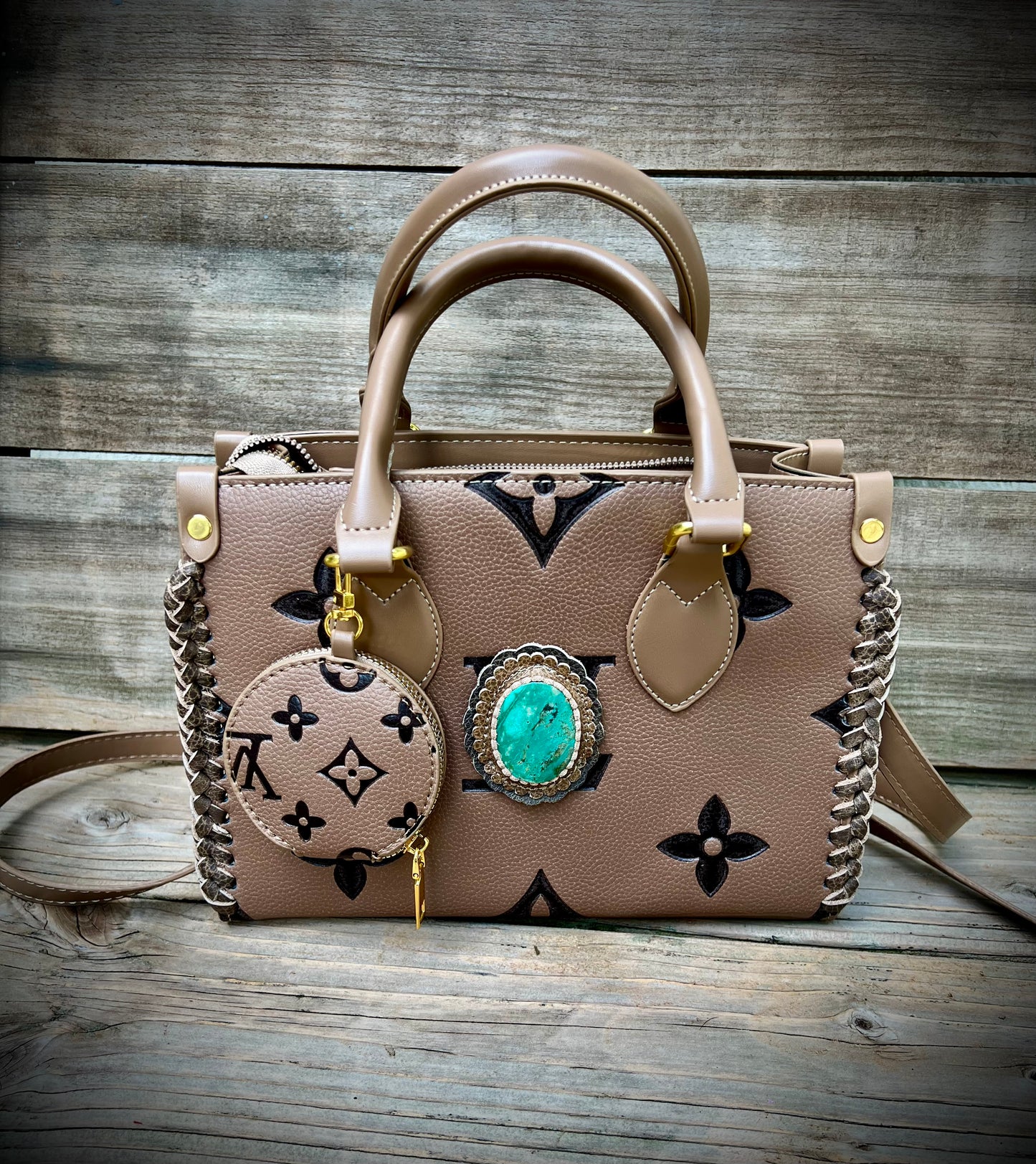 Taupe On The Go