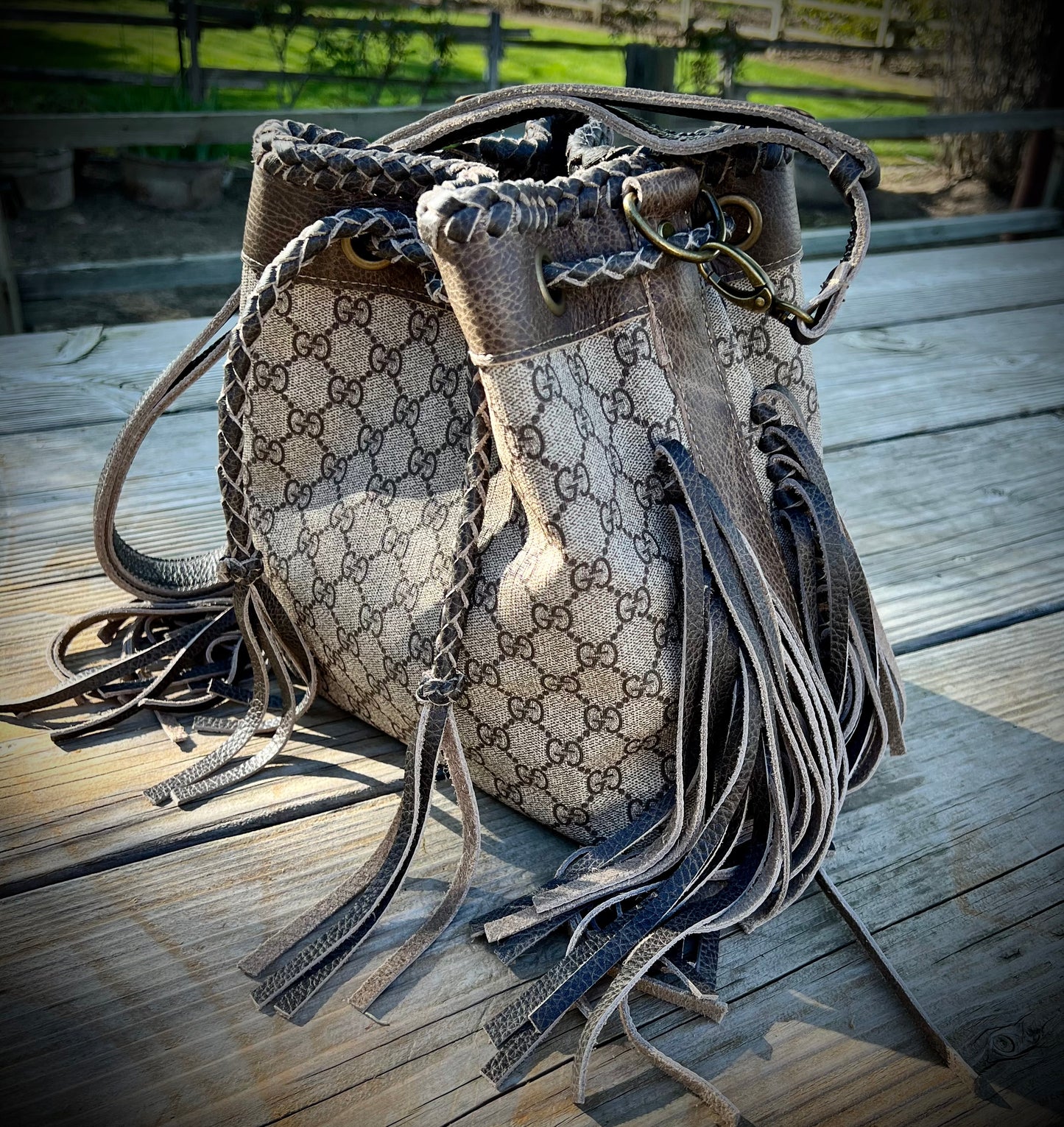 GG in beige