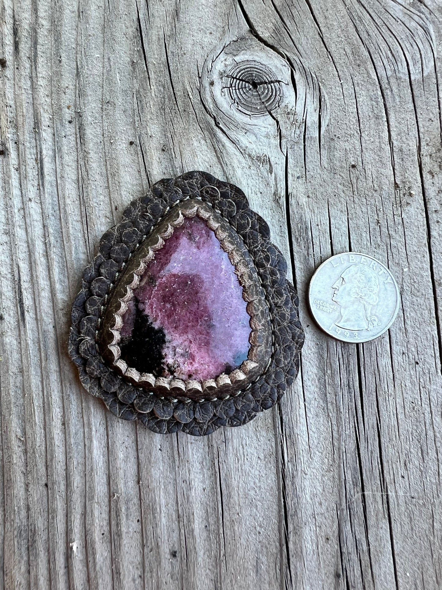 Dark pink/black cabochon