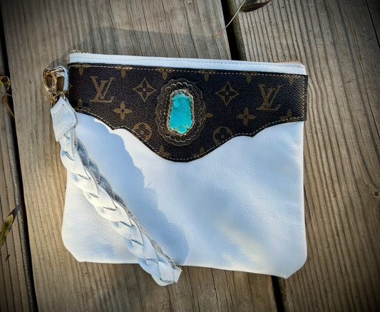 Wristlet bag