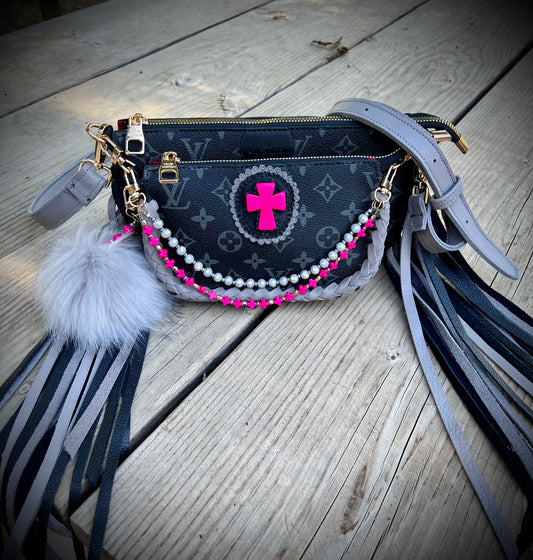 Black Multi Pochet