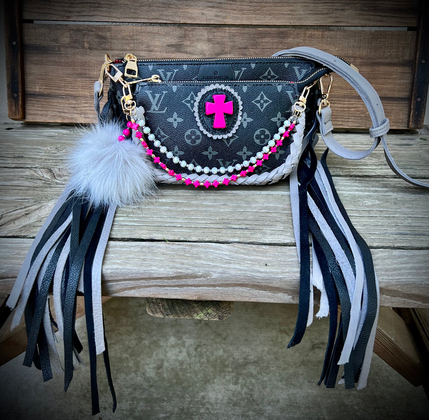 Black Multi Pochet