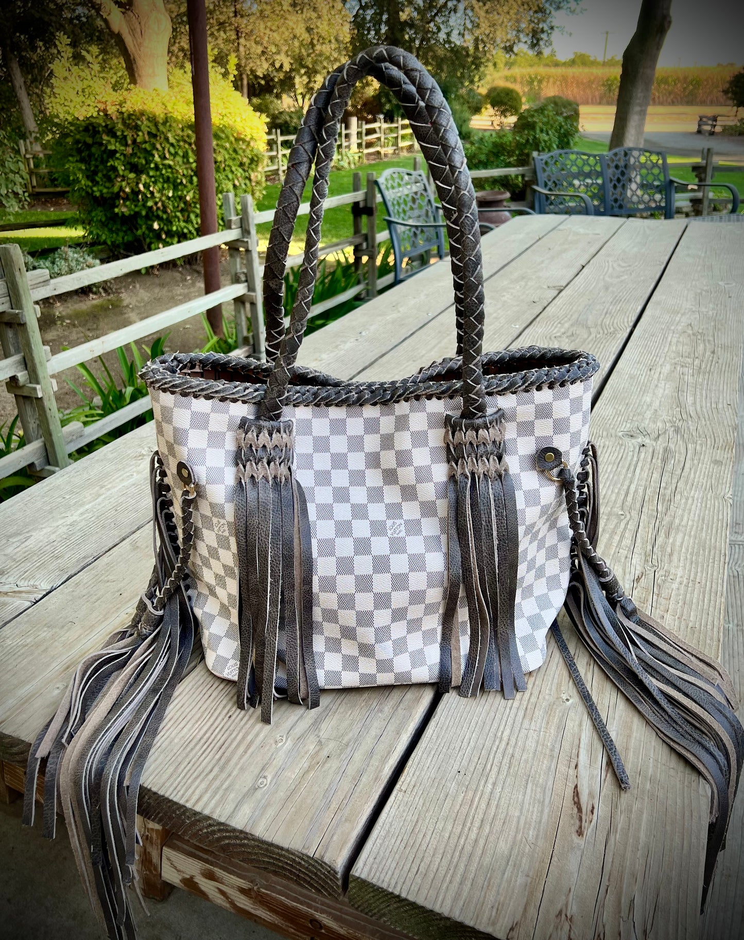 Gray & white check tote